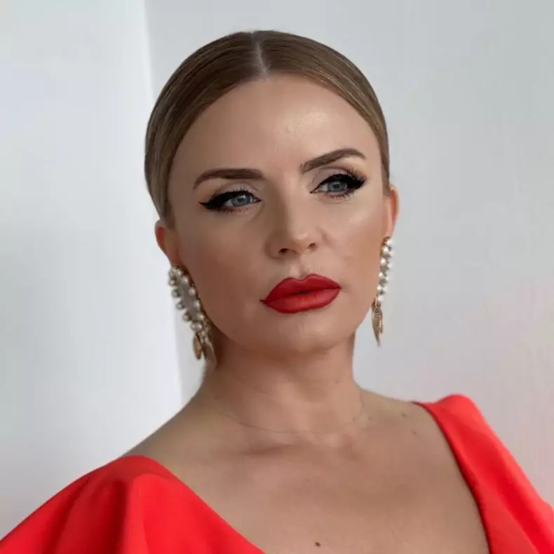 marcela-fota-si-a-pus-fanii-pe-jar-3