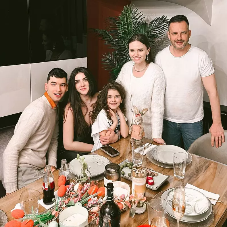 cristina-siscanu-madalin-ionescu-si-filip-4-1024x1024-1