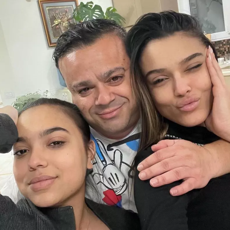 cine-este-carmen-simionescu-biografie-varsta-cariera-familie-afla-care-este-numele-real-al-artistei-3