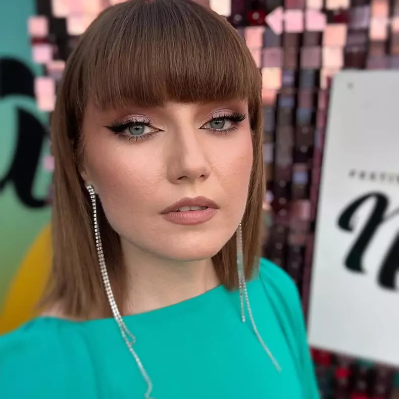 alexandra-ungureanu-99