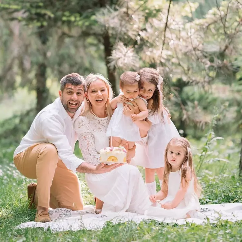 laura-cosoi-despre-viata-de-familie-si-dorinta-de-a-mai-avea-copii-zcosmin-e-un-tata-foarte-implicat_19