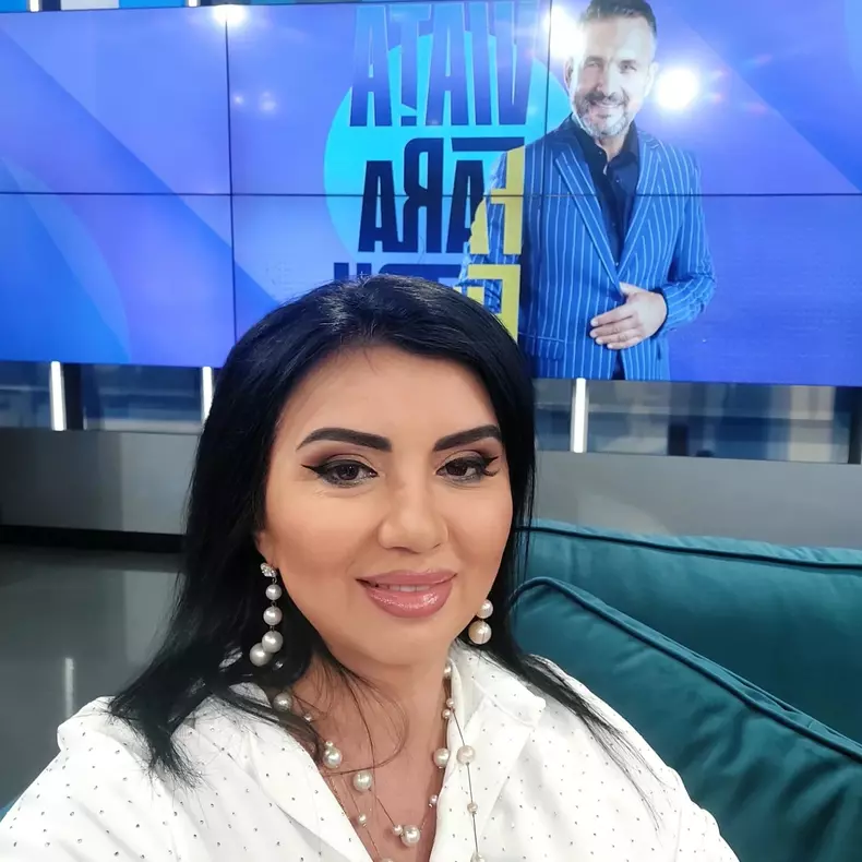 adriana-bahmuteanu-3