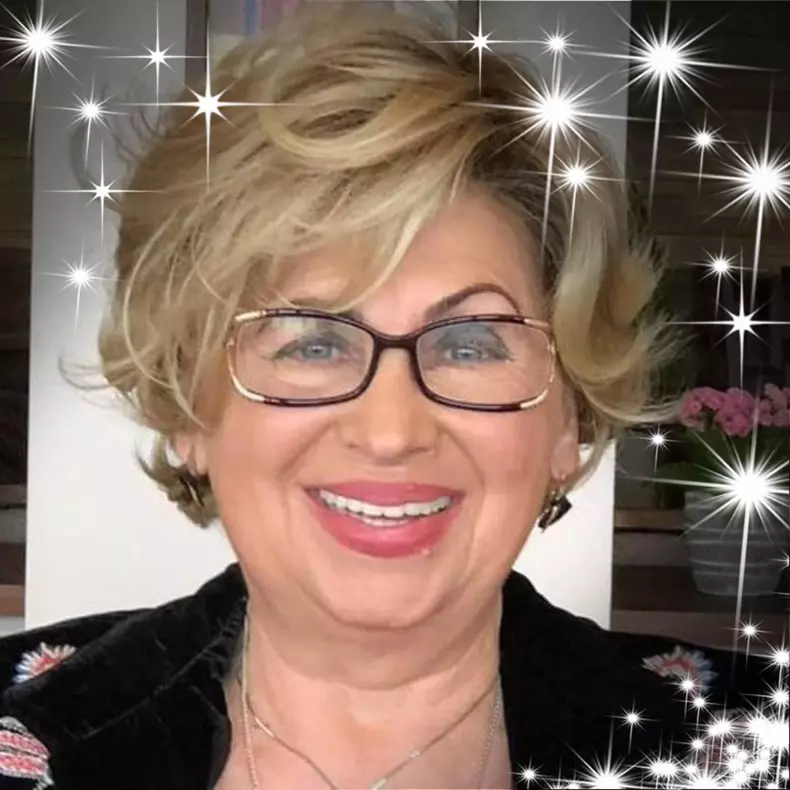 Angela Zahiu4