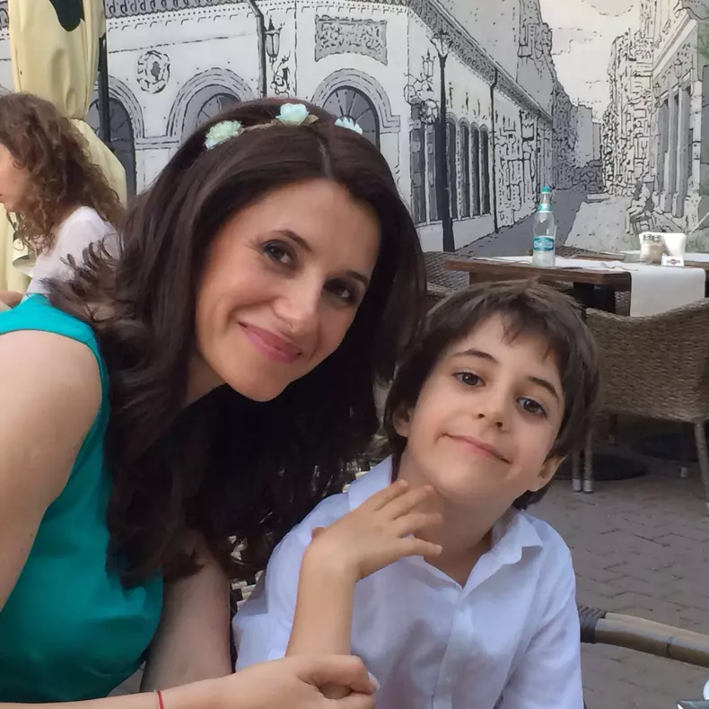 Iuliana Tudor si Tudor, fiul ei2
