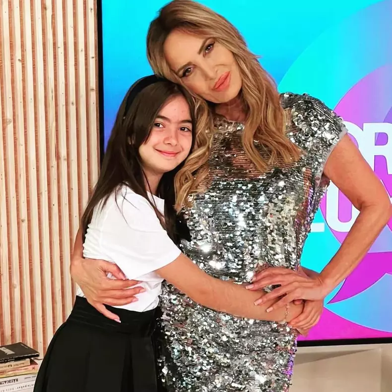 Ce mare și frumoasă s-a făcut fiica Danielei Gyorfi. Maria a împlinit 12 ani și s-a dus singură în emisiunea lui Cătălin Măruță