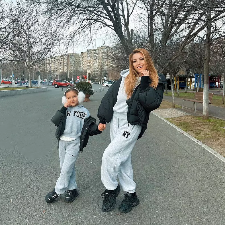 Elena Gheorghe și fiica ei, Amelie Nicole