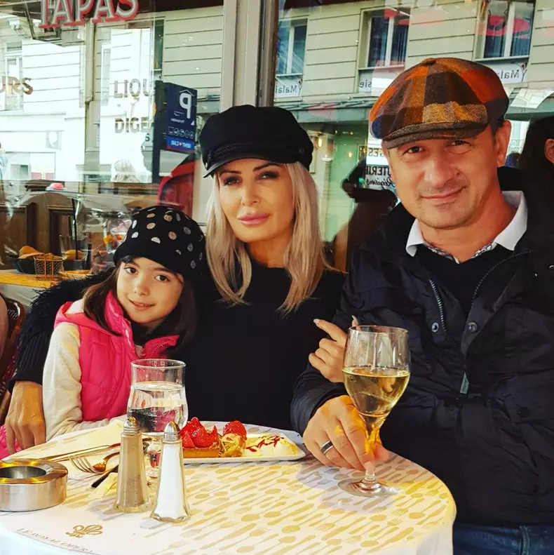 daniela-gyorfi-vacanta-pariziana-si-a-dus-fetita-la-disneyland_16