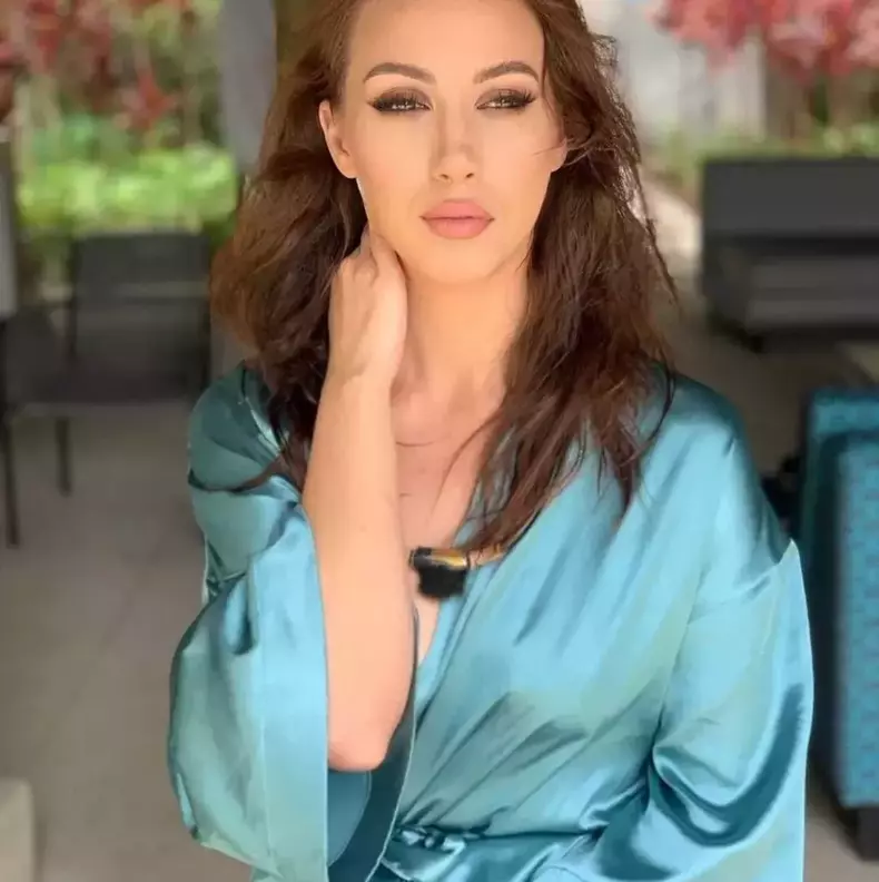 lavinia-insula-iubirii-2-1022x1024-1-1