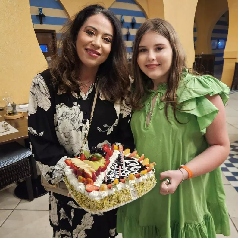 oana roman cu fata ei