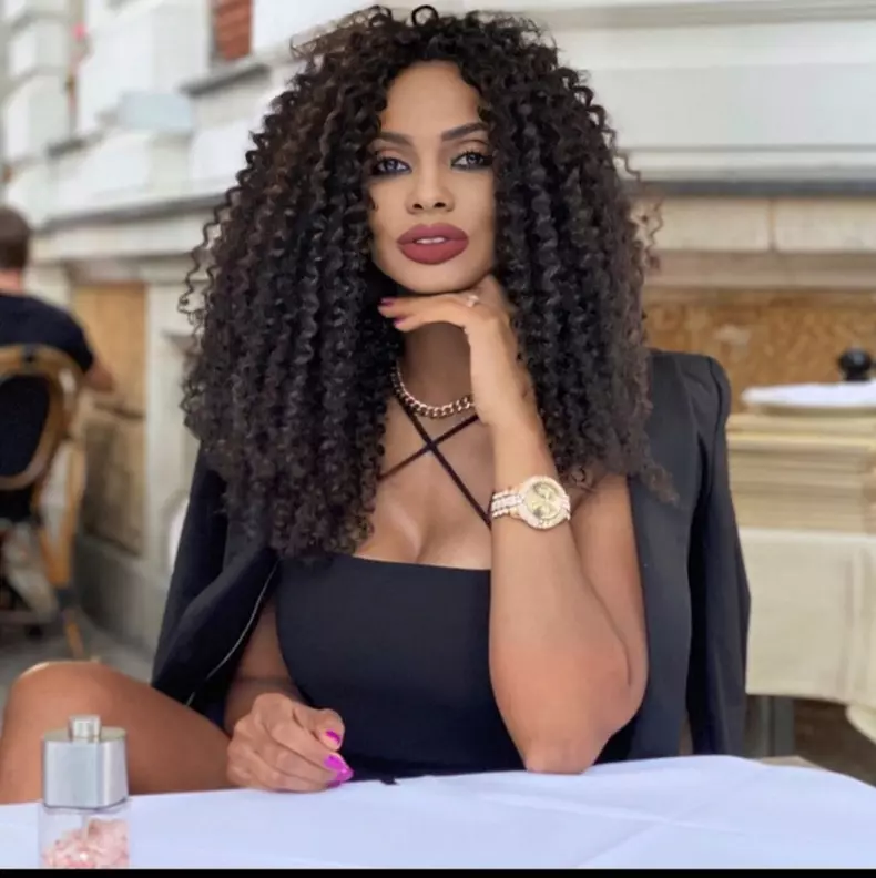 Motivul-real-pentru-care-Laurette-ar-fi-fost-batuta.-nu-s-a-inteles-la-pret-cu-un-client.-Cum-a-esuat-negocierea-in-camera-de-hotel-3-1