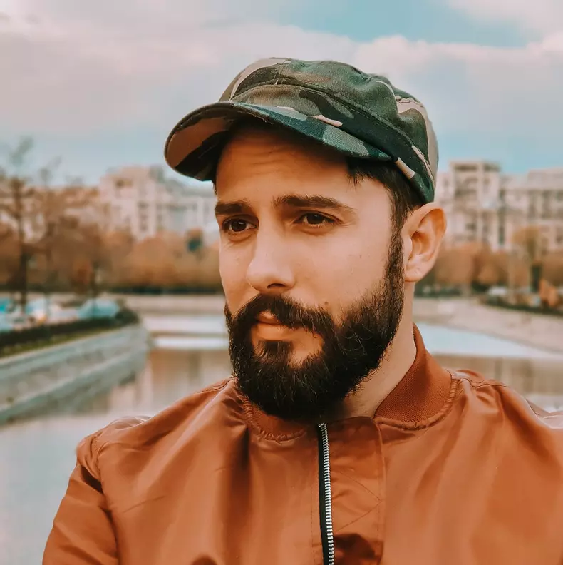 Cine-este-Taher-Sonu-căsătoriți-pe-nevăzute-4