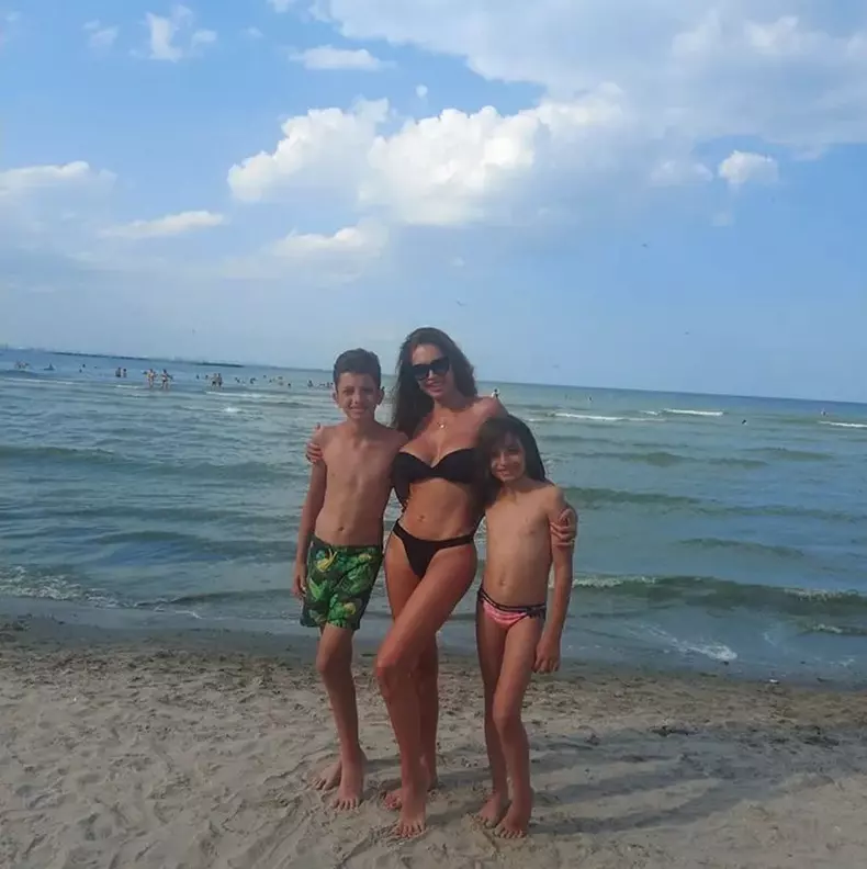 Cristina-Spatar-costum-de-baie-16