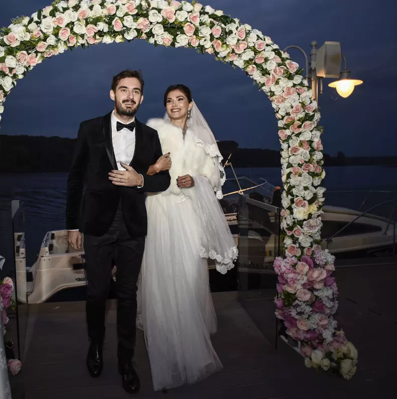 Alina Pușcaș, din nou în rochie de mireasă (1)