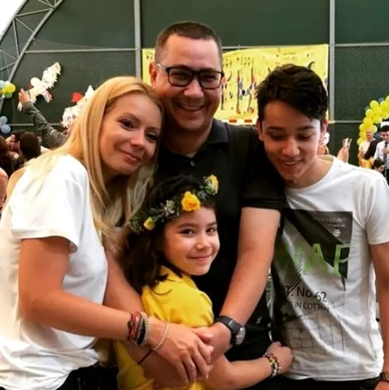 victor ponta cu daciana si copiii