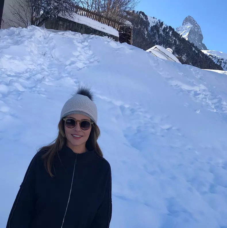 Oana Cuzino se află în munții din Elvetia