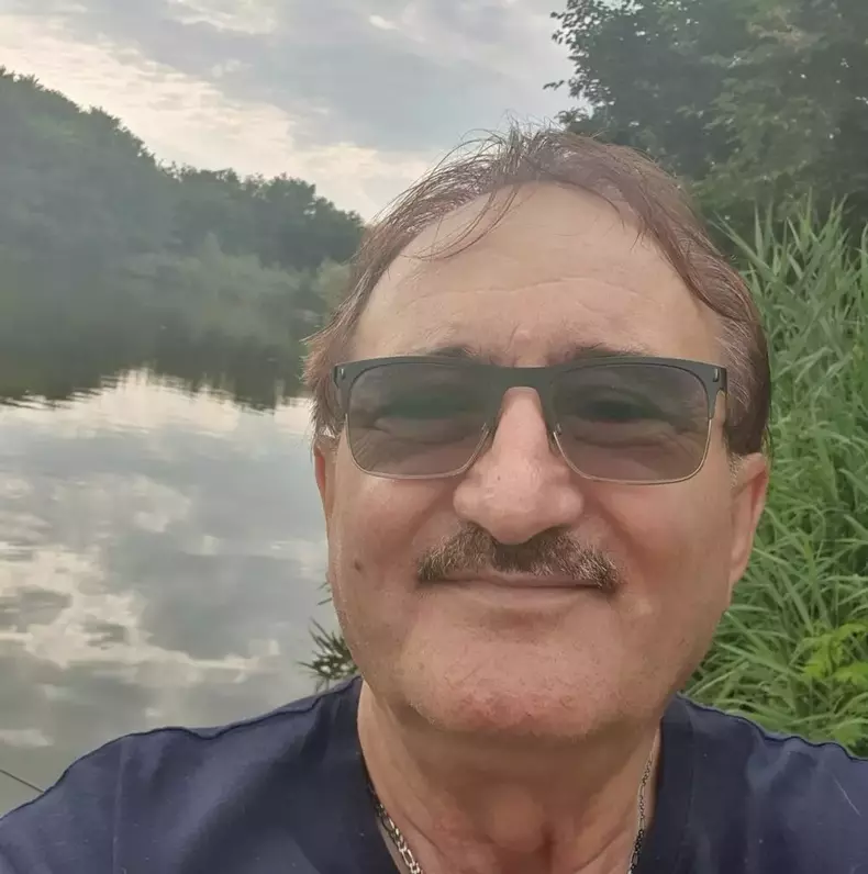 cine-este-cornel-palade-2-1016x1024-2