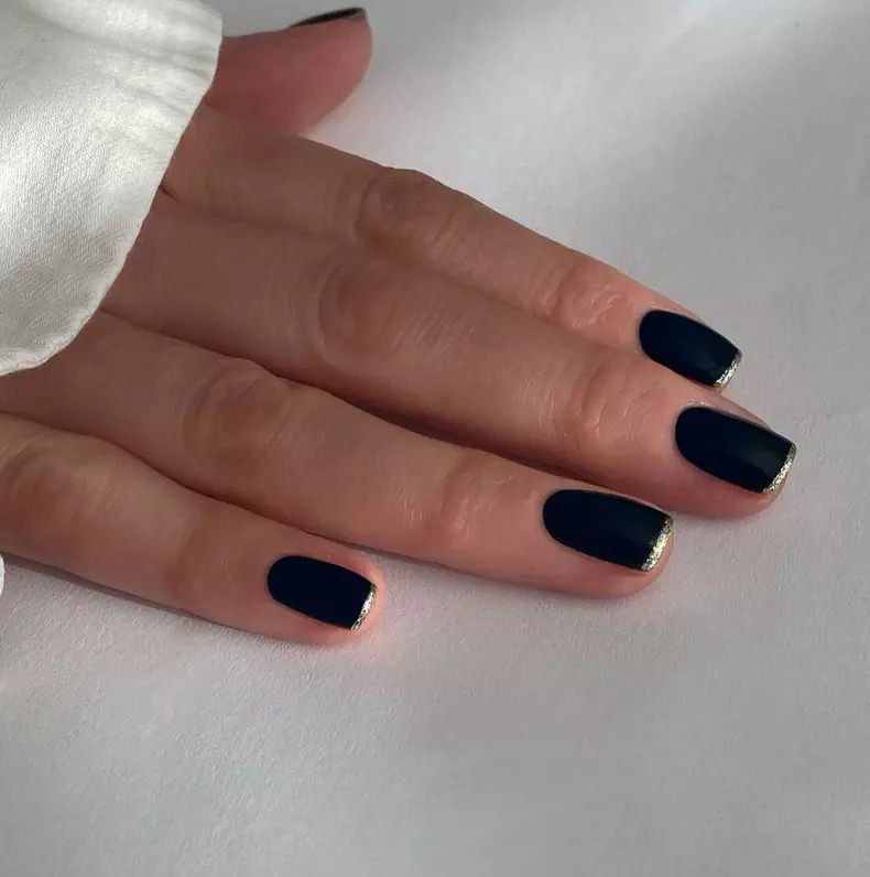 Idei creative de manichiuri cu care vei atrage atenţia. Cum să îți faci unghiile în iarna asta (18)