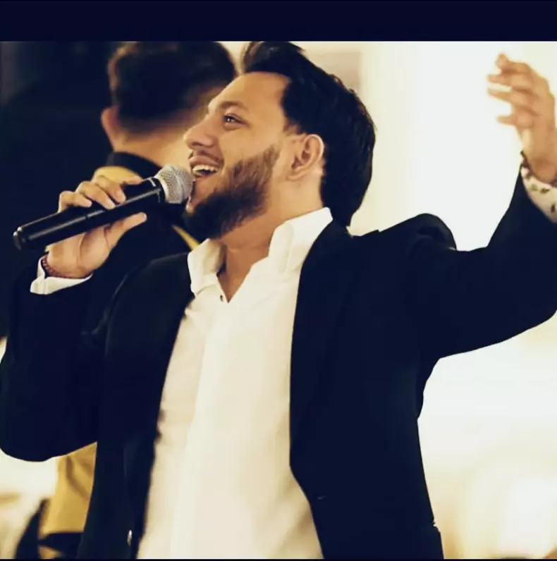 leo-de-la-rosiori-canta2