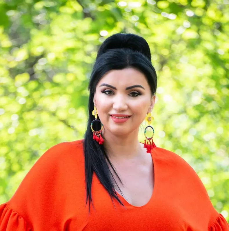 adriana-bahmuteanu-isi-doreste-sa-devina-psiholog-2