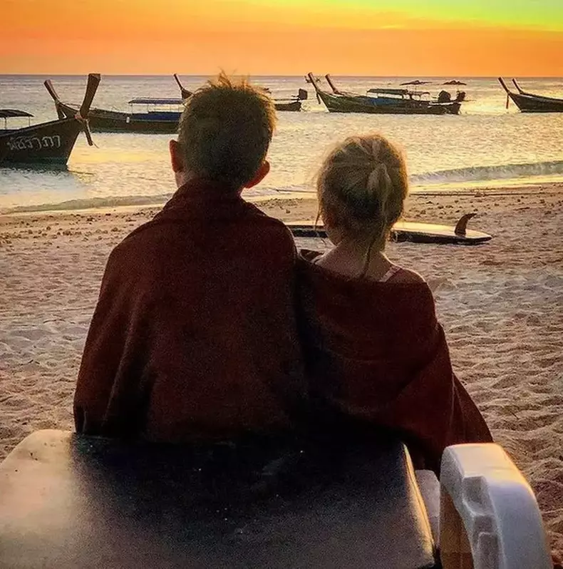 Cum-arata-familia-lui-Cosmin-Selesi6-Copy