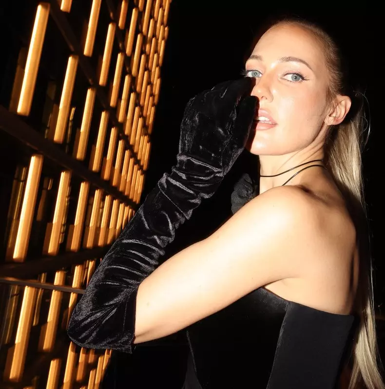 Meryem Uzerli, de nerecunoscut după operațiile estetice