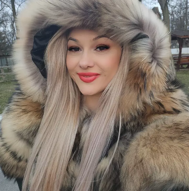 dana hauer vedeta