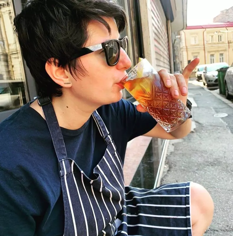 cine-este-cristina-malai-chefi-la-cutite