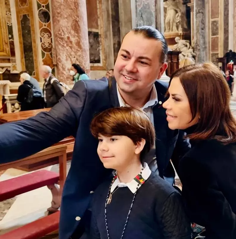 Luminița Anghel, soțul ei, Silviu Dumitriade și fiul lor, Filip
