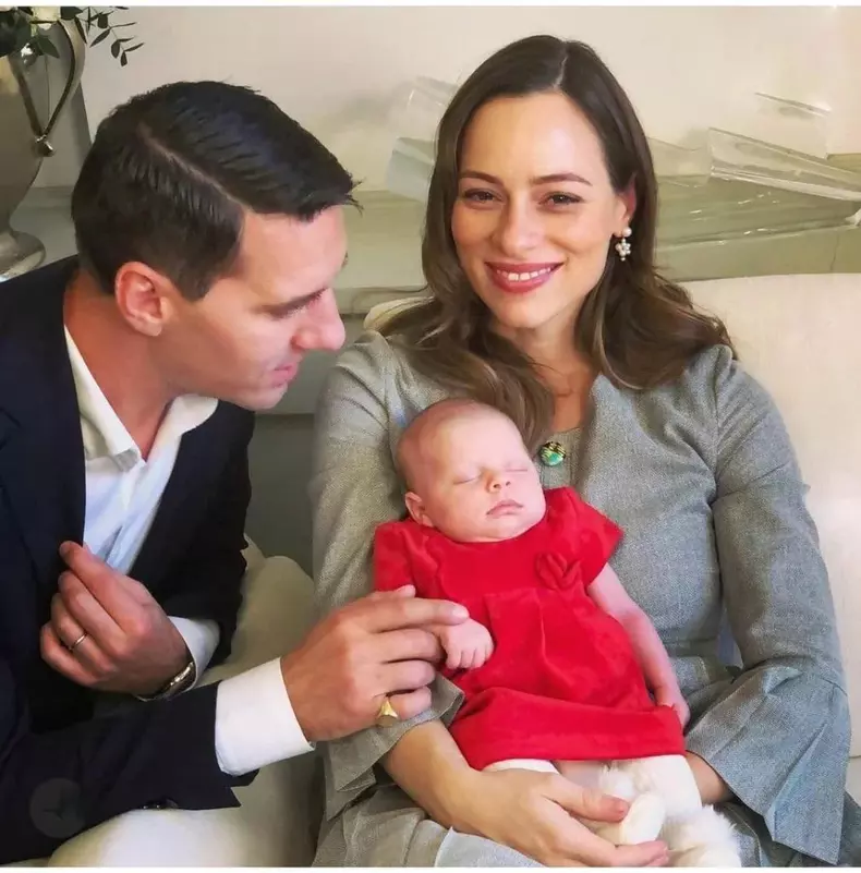 principele-nicolae-si-familia-de-paste-2-1010x1024