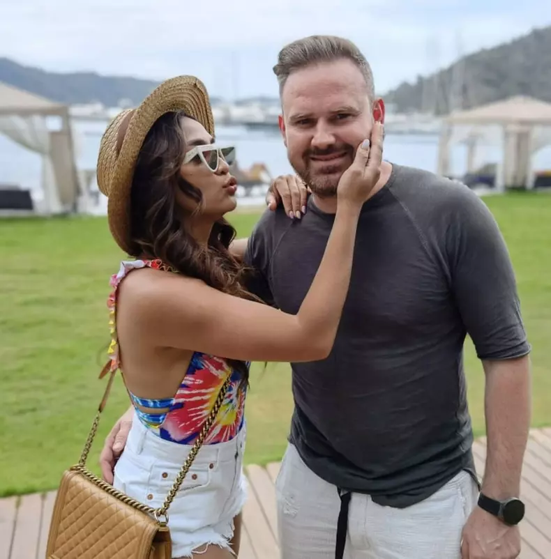 bella santiago si sotul ei