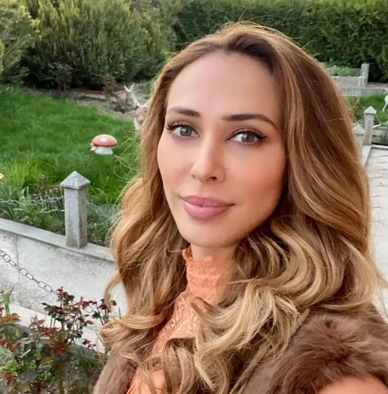 iulia-vantur-ironizata-3-1007x1024