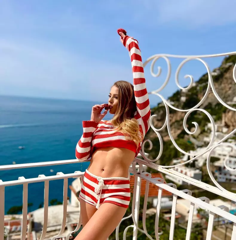 Cum-era-Roxana-Nemes-in-adolescenta.-La-ce-nu-a-renuntat-niciodata-3