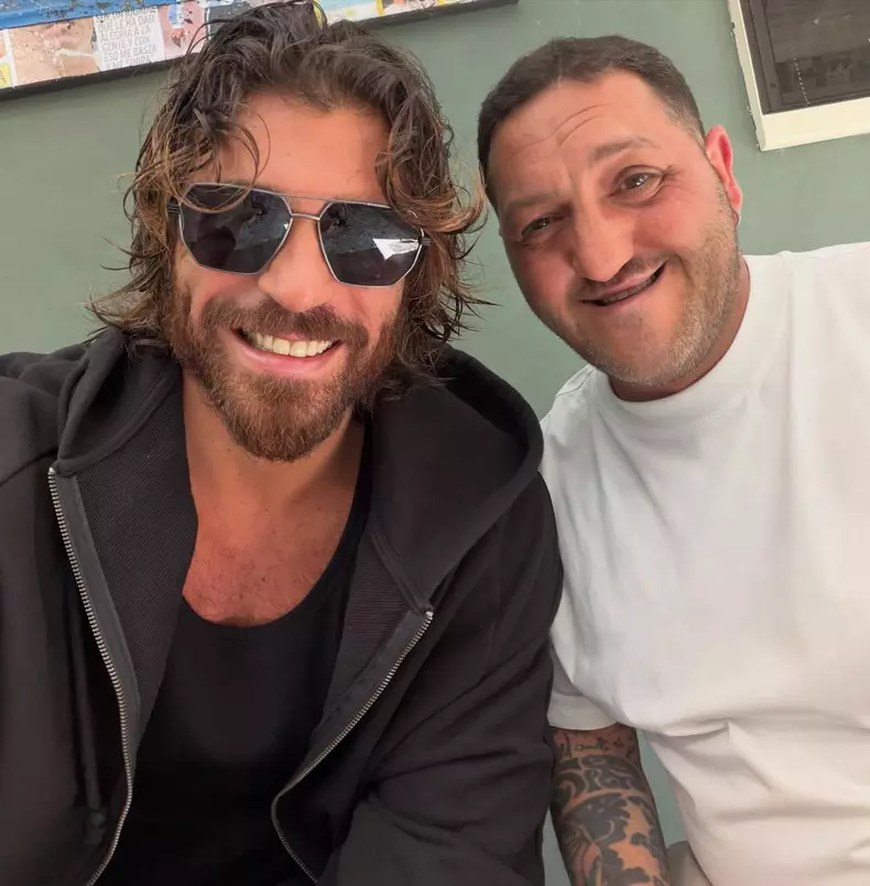 can-yaman-schimbare-radicala-look-barba-rasa (7)