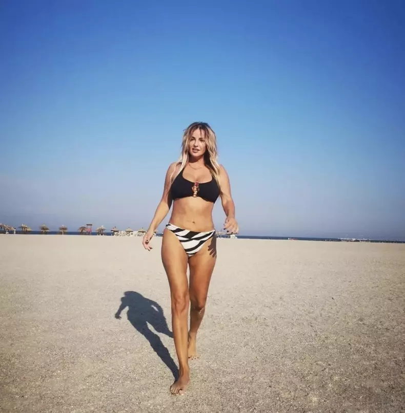 tania-budi-costum-baie-54-ani-768922