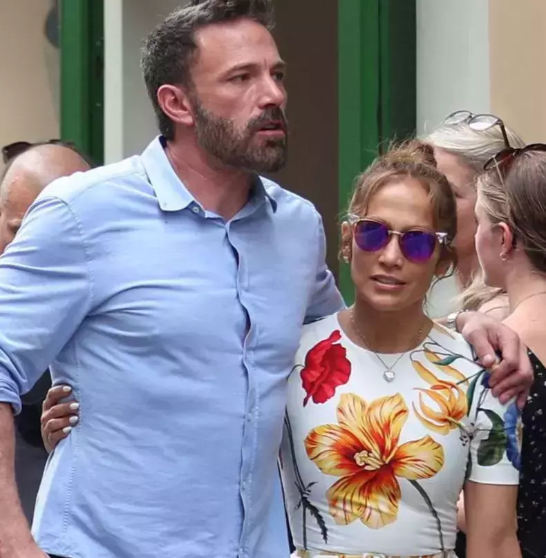 jlo-10