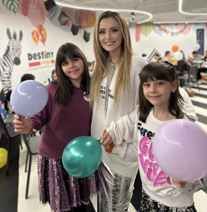 alina sorescu cu carolina si saisa