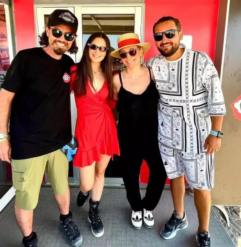 Andreea Esca Neversea