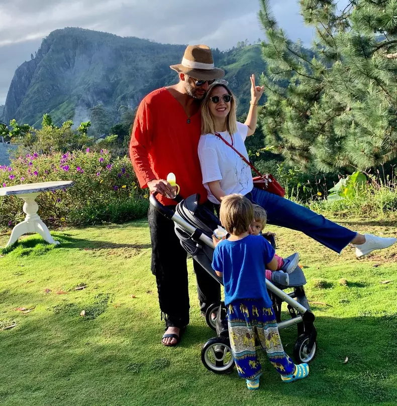 Adela Popescu, Radu Vâlcan și fiii lor