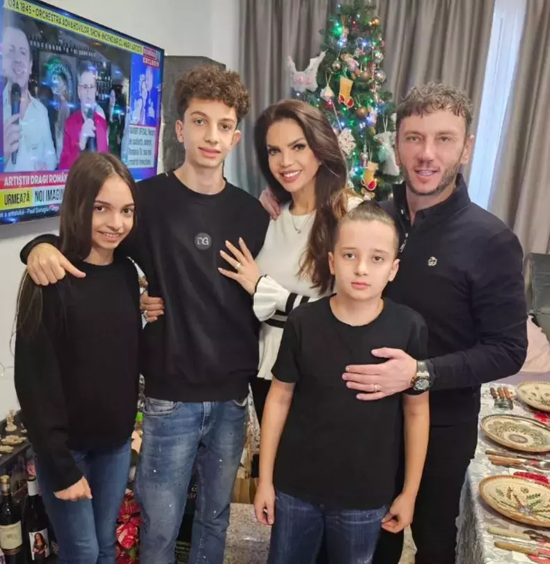 cristina-spatar-si-familia-sa-1