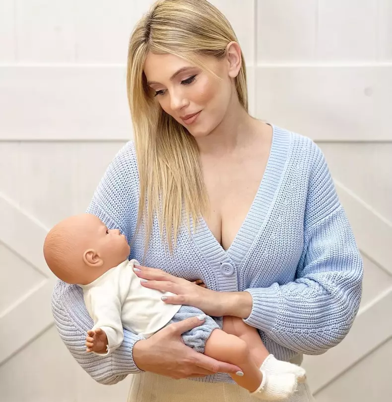 Imaginea adorabilă surprinsă de Andreea Ibacka. Momentul de tandrețe dintre Namiko și noul bebeluș al familiei Ibacka (4)