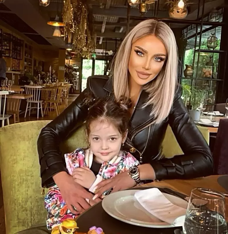Bianca Drăgușanu și fiica ei, Sofia Natalia