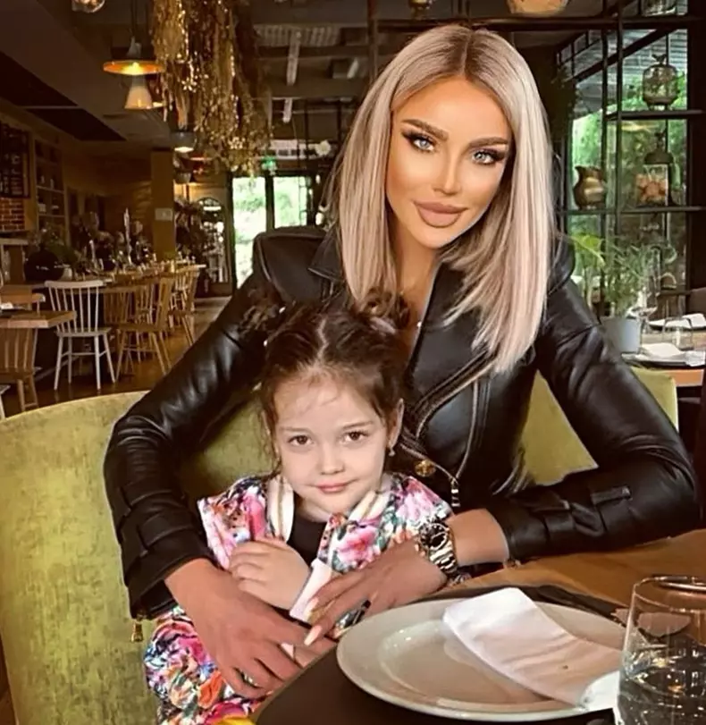 Bianca Drăgușanu fiica Sofia Natalia Disneyland