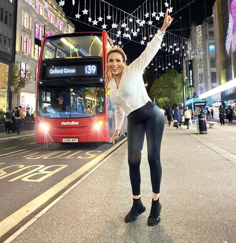 Ce-face-astazi-Rocsana-Marcu.-Fosta-vedeta-tv-a-renuntat-la-televiziune-dupa-ce-a-devenit-mama.-„Meseria-asta-presupune-sa-pastrez-confidentialitatea-5