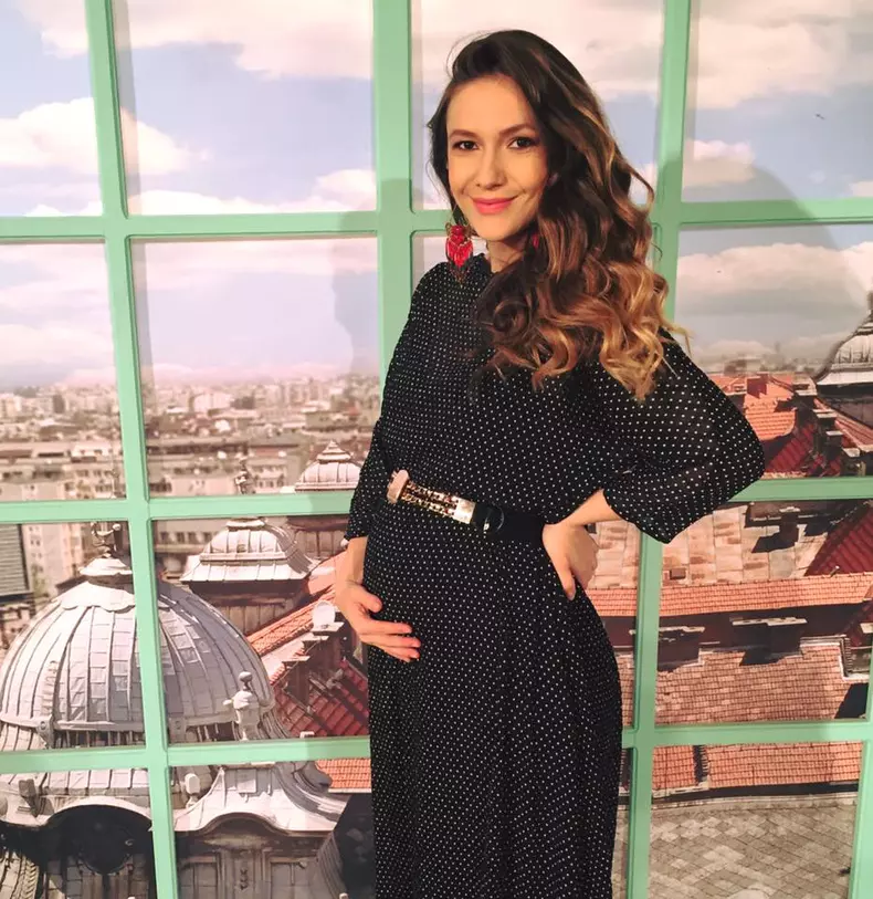 Adela Popescu insarcinata cu primul copil