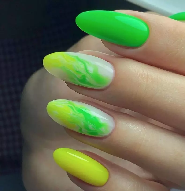 modele-unghii-cu-gel-verde-neon-1