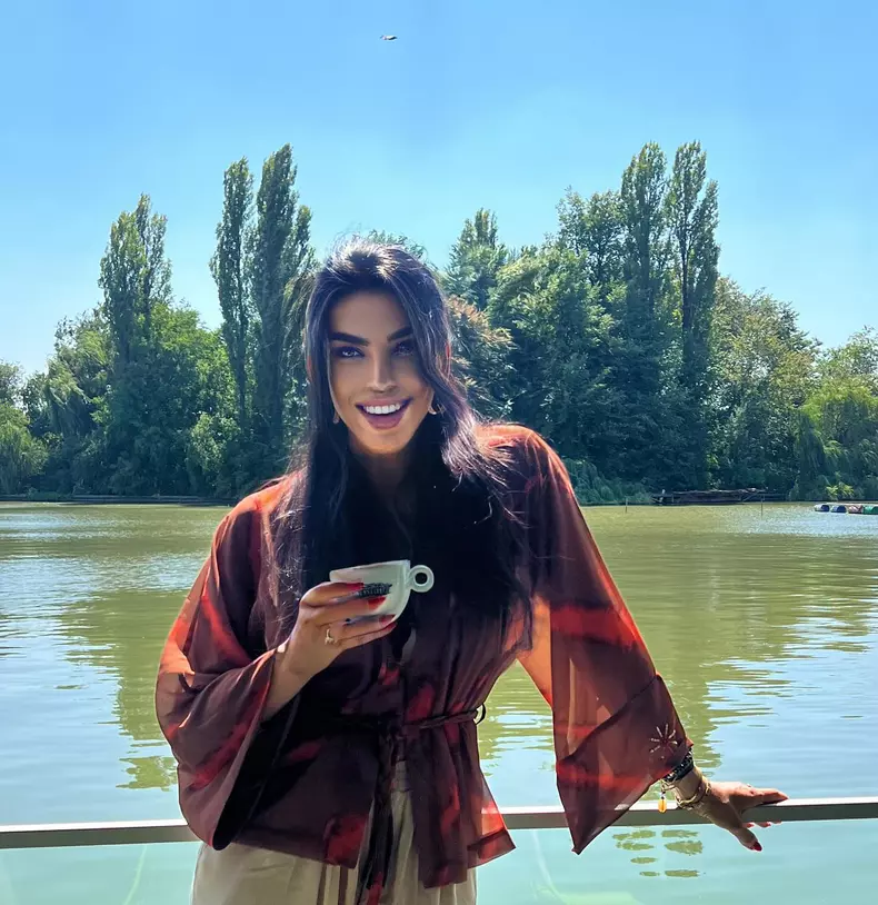 eniko georgescu 800