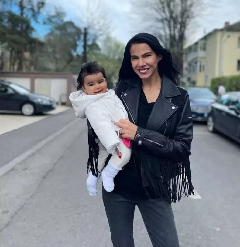 Irina-Mohora-si-a-botezat-fetita