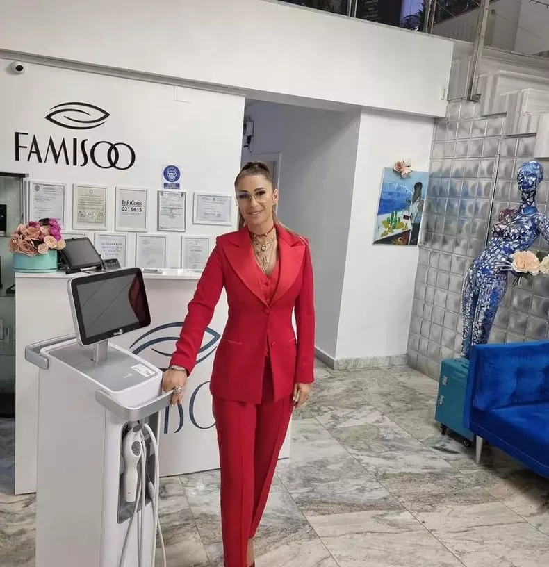 Anamaria Prodan sarbatoare