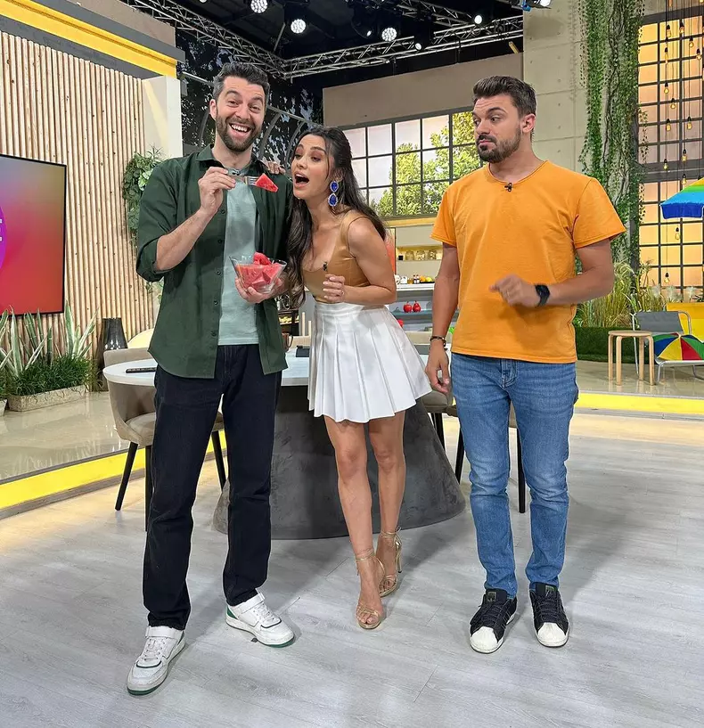 vorbeste-lumea-implineste-astazi-8-ani-echipa-show-ului-de-la-pro-tv-sarbatoreste-in-platou-cu-o-editie-speciala-1