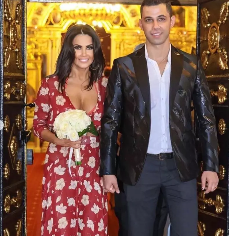 oana-zavoranu-si-alex-ashraf-aniverseaza-patru-ani-de-casnicie-sunt-mai-indragostita-ca-oricand_1-3